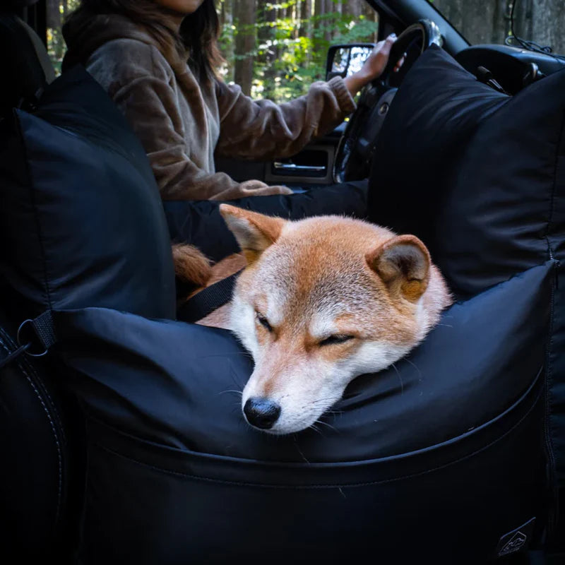 
                  
                    4 Cats & Dogs - Macro Travel Pet Bed
                  
                